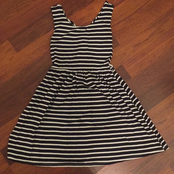 SOLD - Navy & White V-Neck Dress - Picture 5 of 5